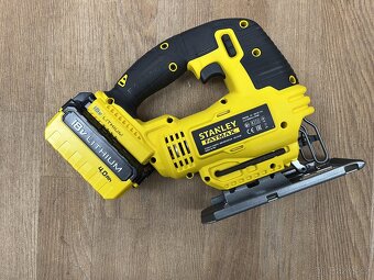 Aku přímočará pila Stanley Fatmax + baterie 4.0 Ah - 4