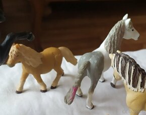 1. Koně zn. Schleich ze série Mc Donald - 4