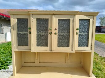 Stará bílá kredenc - 4