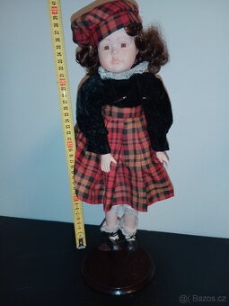 Porcelánová panenka červená 40cm - 4