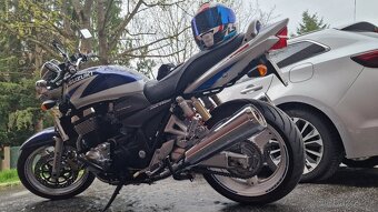 Suzuki GSX 1400 - 4