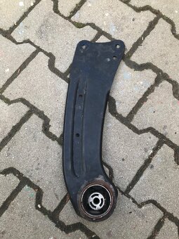Příčné rameno na VW Passat B6 - 4