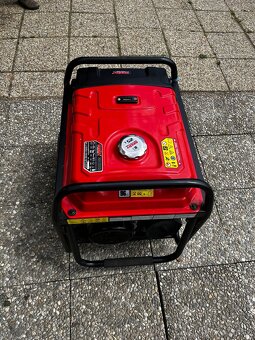 Třífázový generátor elektřiny - HECHT GG 7000 - 4