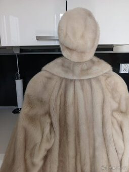 stříbrný norkový kožich - 4