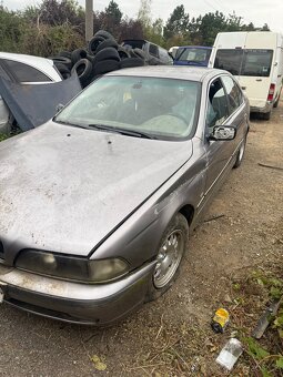 Prodám BMW E39 na díly - 4