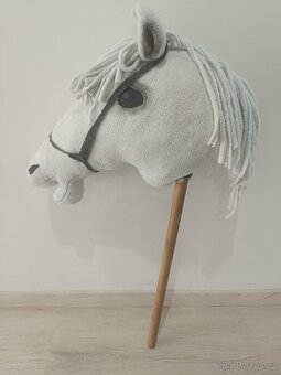 Hobby horse bily - 4