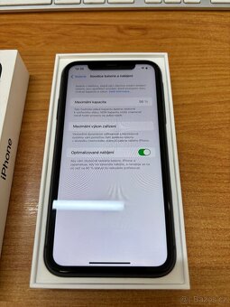 Apple iPhone 11 - 64GB Černý - baterie 98% - 4
