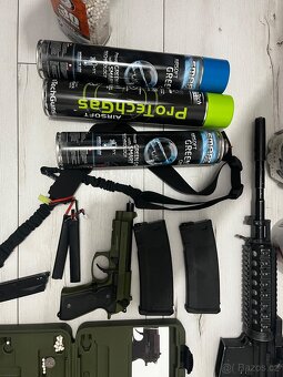 Kompletní airsoftový set – replika M4 + Beretta + příslušens - 4