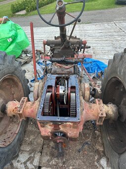 Prodám zadek bez hydrauliky zetor super 35 s koly - 4