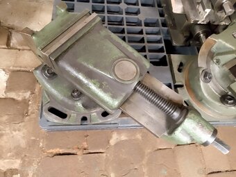 Strojni sverak otocny sklopny 200mm - 4