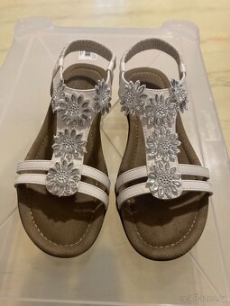 Dámské bílé sandály se zdobením - výprodej - 4