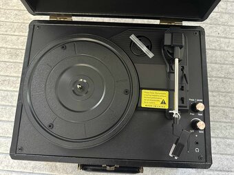 Retro kufříkový gramofon (404) - 4