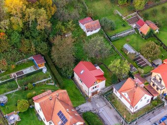 Částečně rekonstruovaný rodinný dům se zahradou a garáží v z - 4