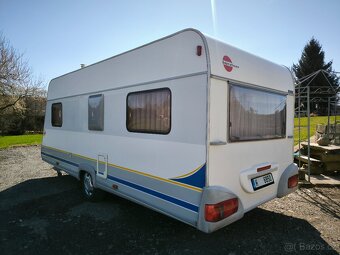 REZERVACE Karavan Burstner Fun 495 - podélné postele - 4