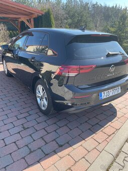 Volkswagen Golf 8 1,5TSI 150PS 2023 nehav.1.majitel težné - 4