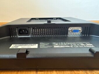 Monitor Dell UltraSharp 1708FP 17” - 4