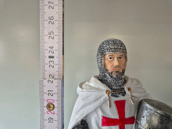 TEMPLÁŘ - figurka vysoká 25 cm ručně malovaná - 4