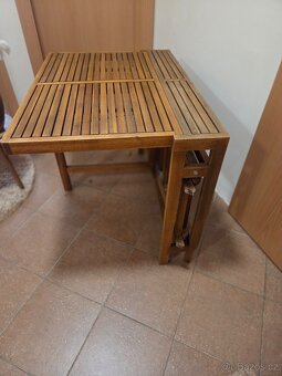 Dřevěný stůl a židle - 4