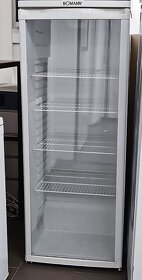 Lednice s mrazákem Electrolux, prosklená chladnice Bomann - 4