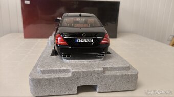 Model Mercedes-Benz S600L W221 1:18 Motorhelix - 4