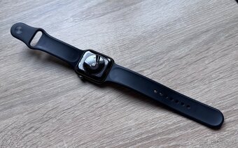Apple Watch SE 44mm GPS Temně inkoustová- pěkný stav. - 4