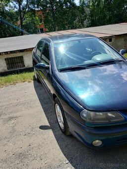 R Laguna 2001 - 4
