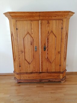 Krásná starožitná skříň po renovaci top stav - 4