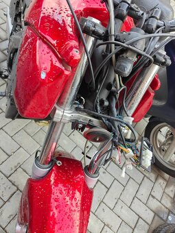 Aprilia Pegaso 650 - přední kolo - přední tlumiče - 4
