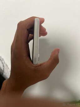 iPhone XR - 4