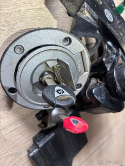 Sada zamku vcetne ridici jednotky na Yamaha R1 04-06 Rn12 - 4