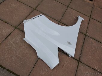 Nissan NV200 : Blatník bílý pravý - 4