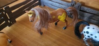 VYŠŠÍ KONĚ S OHRADOU, KURNÍK, SLEPICE, KOHOUT, HOSPODÁŘ - 4