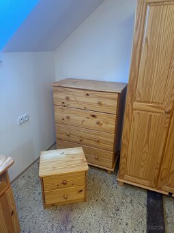 Nábytek z masivní borovice - 4