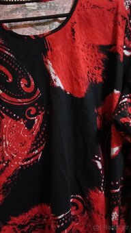 Černá halenka s červenými ornamenty vel 48/50 - 4