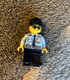 LEGO-policejni auto 60241 - 4