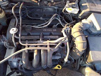 Ford Focus 1.6 Zetec - 4