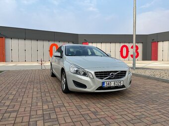 Volvo S60 2012 D3 Momentum - 4