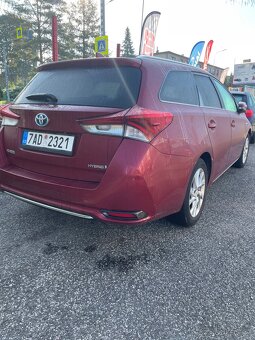 Toyota Auris 1.8i HYBRID - 4