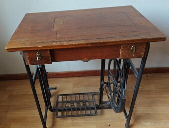 2x šicí stroj daruji za odvoz - 4