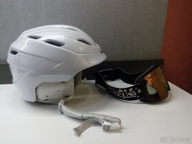 Lyžařská helma a brýle - 4