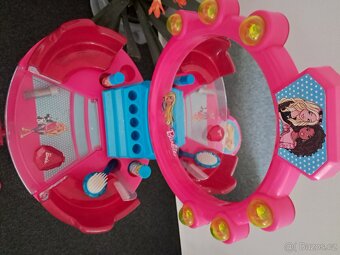 Toaletní stolek Barbie - 4