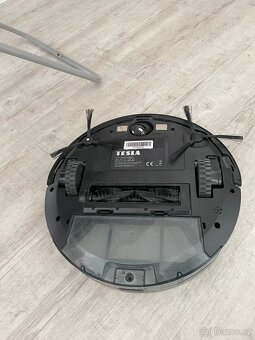 Robotický vysavač Tesla Robostar iQ300. - 4