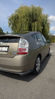 Toyota Prius - 4