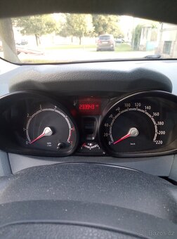 Ford Fiesta 1.2516v 60kw rok 2011 Trend - 4
