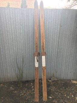 Starodávné sjezdové lyže k dekoraci - 4