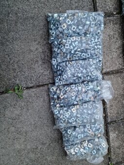 montážní šrouby pro rackové skříně - 4