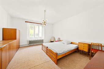 Rodinný dům s garáží, bytem a rozlehlou zahradou – Kralupy n - 4