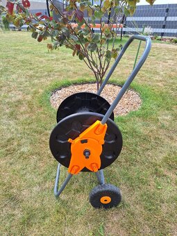 Vozík na zahradní hadici - 4