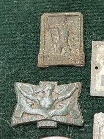 Různé velmiv staré odznaky z doby Rakouska Uherska a jiné - 4