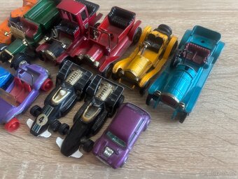 Retro autíčka od značek Matchbox a Corgi - 4
